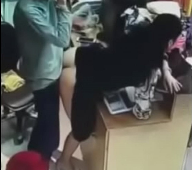 След неколкократно изнасилване започва да и харесва